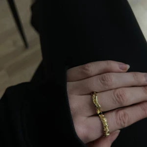 Två ringar - Säljer dessa två snygga ringar som aldrig är använda. Båda för 50kr 💛🔱🫶🏽