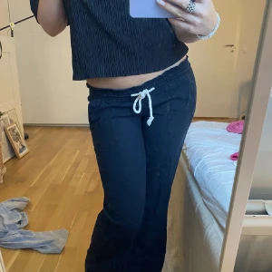 Roxy Linnebyxor - Supersnygga linnebyxor från roxy! Perfekt till sommaren! De har knappt använts & säljer då de är lite korta på mig!💓💓