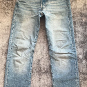 Levis 501, slim/straight fit - Ny skick 9/10 skick  Storlek 30 bredd - 34 längd