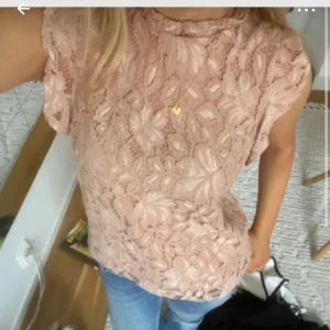 Spets topp så gullig - Jätte gullig spets topp i jätte bra skick köpt på Vinted (lånad bild)