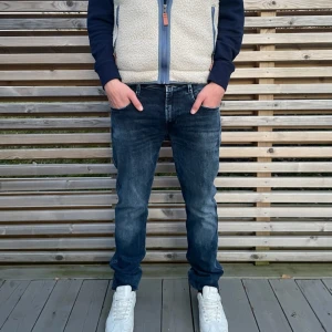 Replay Anbass - Säljer nu dessa Replay Anbass jeans i storlek W32, skick 10/9 nästan aldrig andvända och inga defekter, nypris 1600 men säljer dem för 599, hör av dig vid minsta fundering!!!