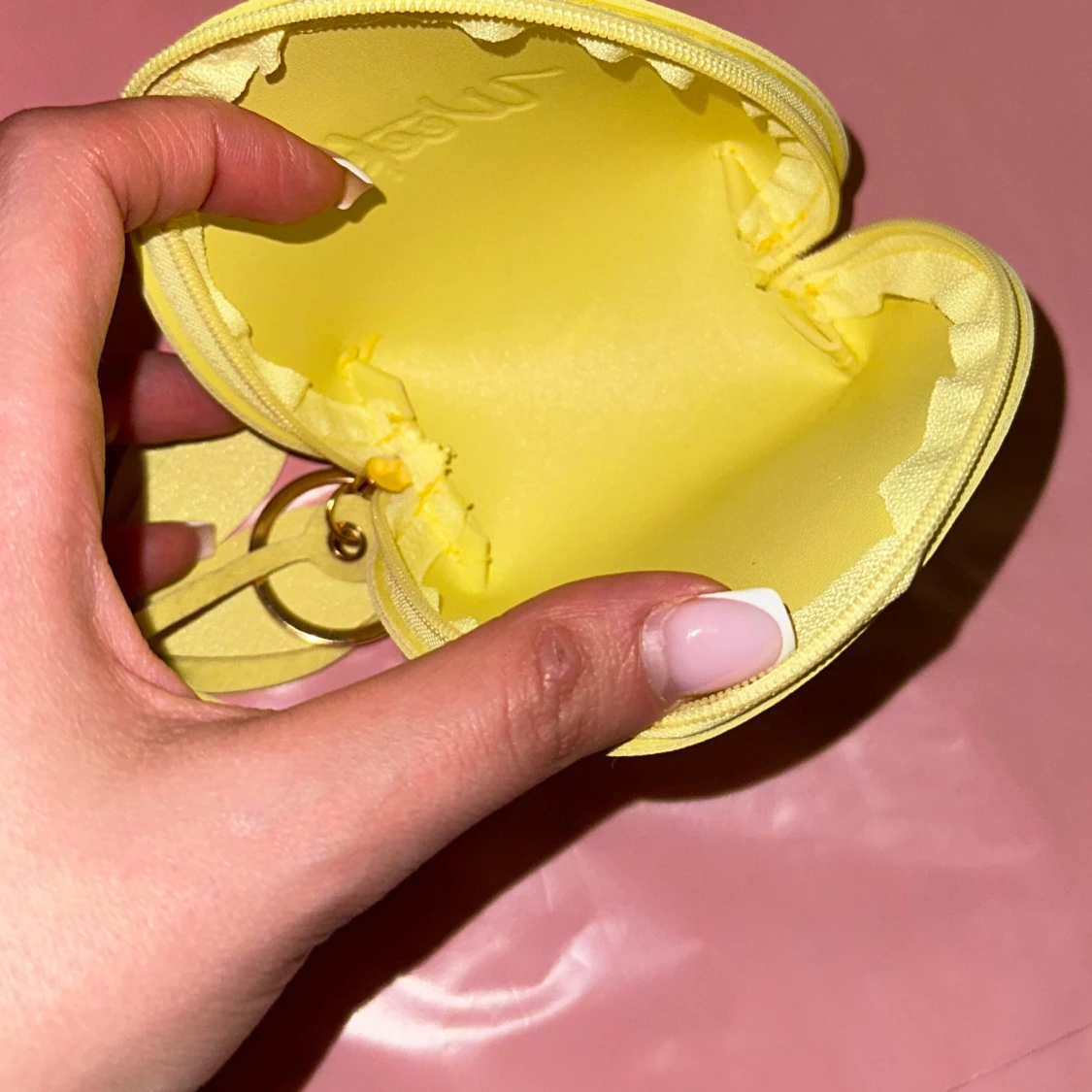 Plånbok med blomdetalj - 1