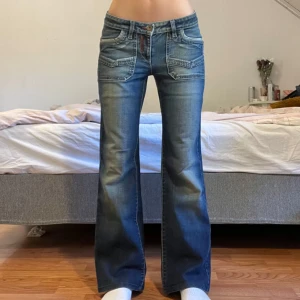 Only Jeans  - Midjemått: 38cm, innerbenslängd: 76cm (uppsydda) 💖