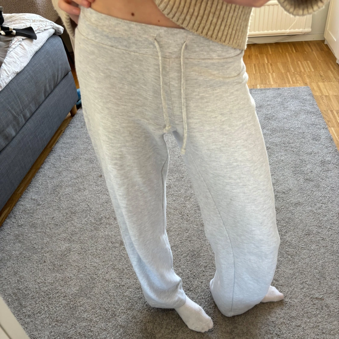 Grå mjukisbyxor med leopardstjärnor - 1