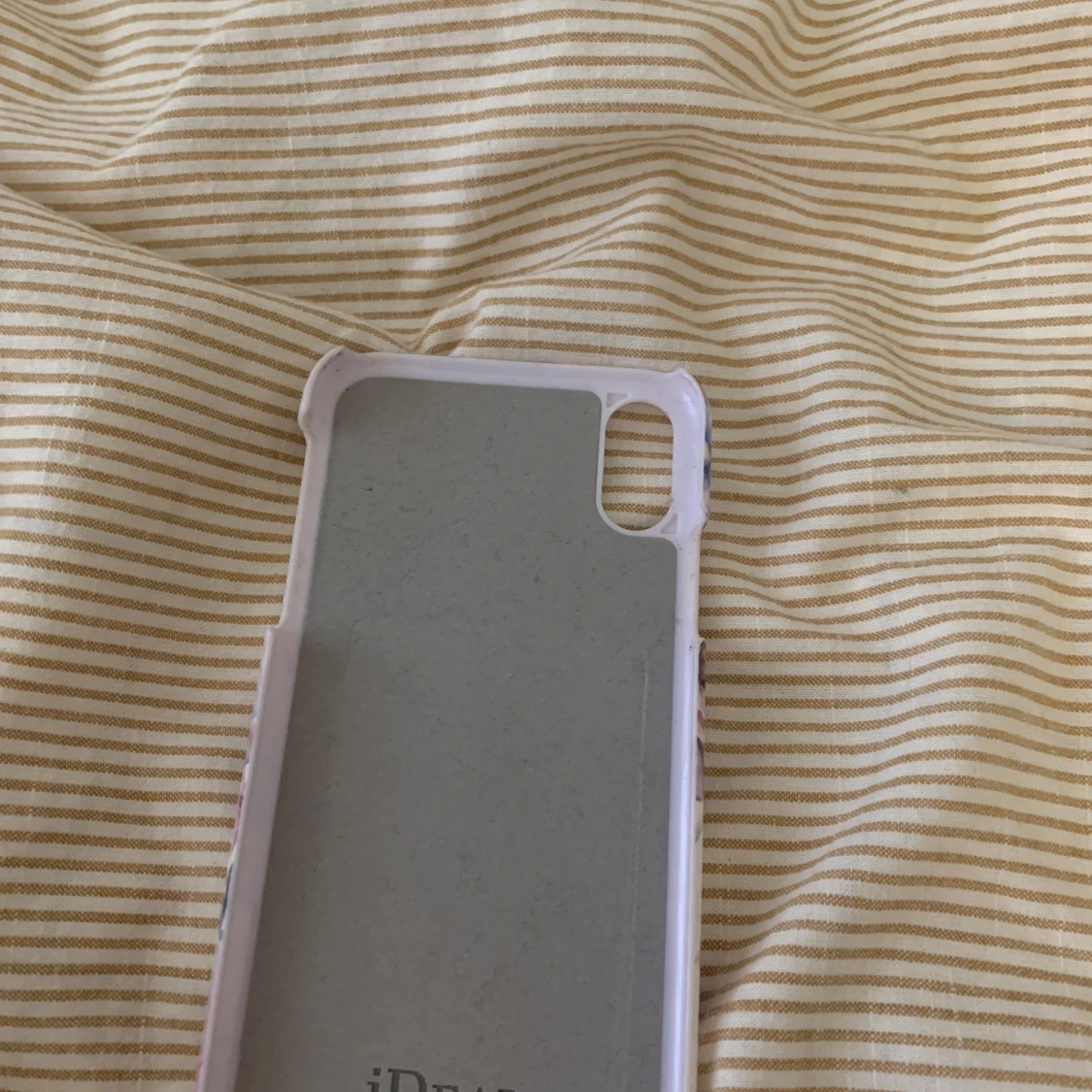 Blommigt mobilskal från Ideal of Sweden - 1