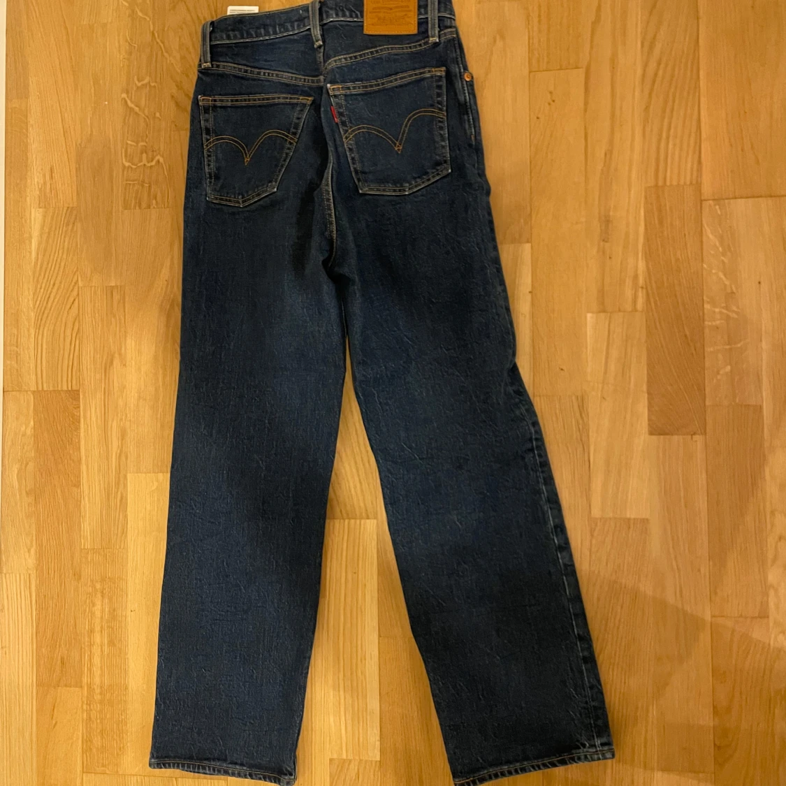 Mörkblå jeansbyxor från Levis - 2