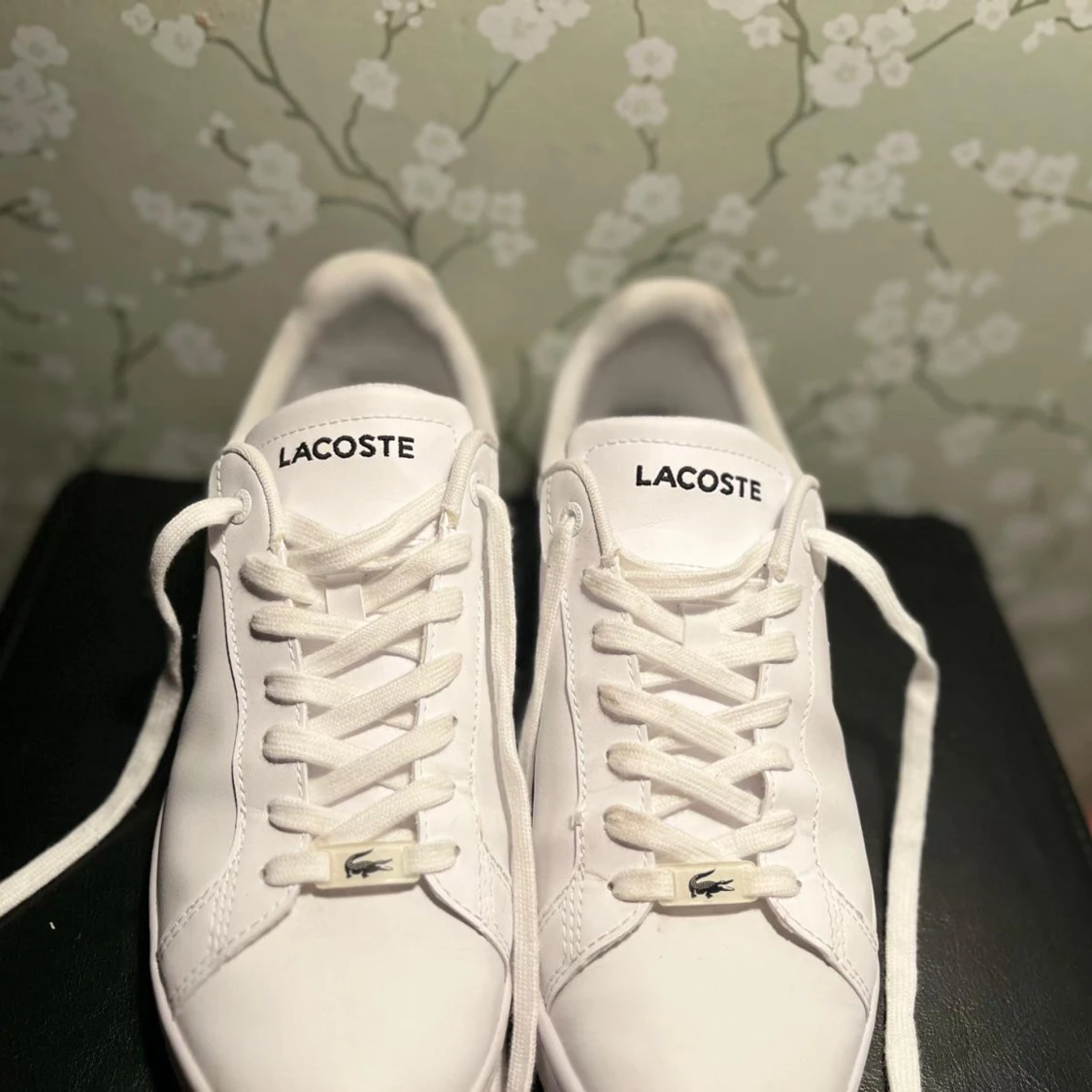 Vita sneakers från Lacoste