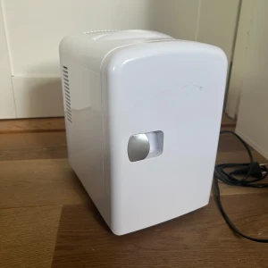 Minikyl  - Säljer min fina minikyl, kan hålla både kyla och värme. Fint skick, sparsamt använd.🤗 kom privat vi frågor och funderingar🩷pris är diskuterbart🩷