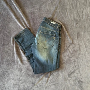 Dondup Georg jeans -  Jeans från Dondup, modell Georg. Storlek 32 i ny skick, skick 10/10. Skriv om ni har några frågor eller funderingar❗️