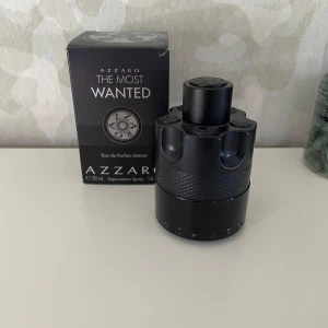 Azzaro The Most Wanted intense EdP 50ml - I princip helt full, sprejad 3 gånger
