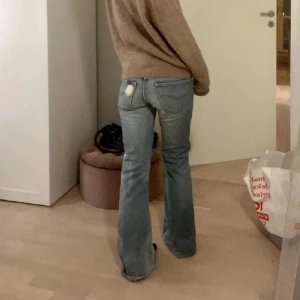 Lee jeans! - Suuper fina! 700kr snabbt köp, midja 35cm och inrebenslängd 74cm!