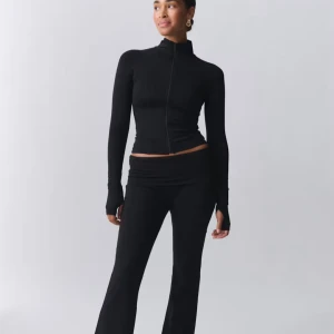 Svarta yoga pants  - Säljer super mysiga yoga pants då jag har flera par!💞 Skriv till vid frågor eller fler bilder!