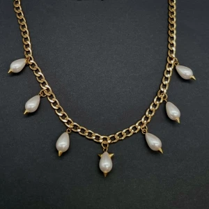 Halsband  - Originellt vackert halsband. Rostfrit stål med glaspärlor ❤️ Längd-40cm,kedjetjocklek-5cm 