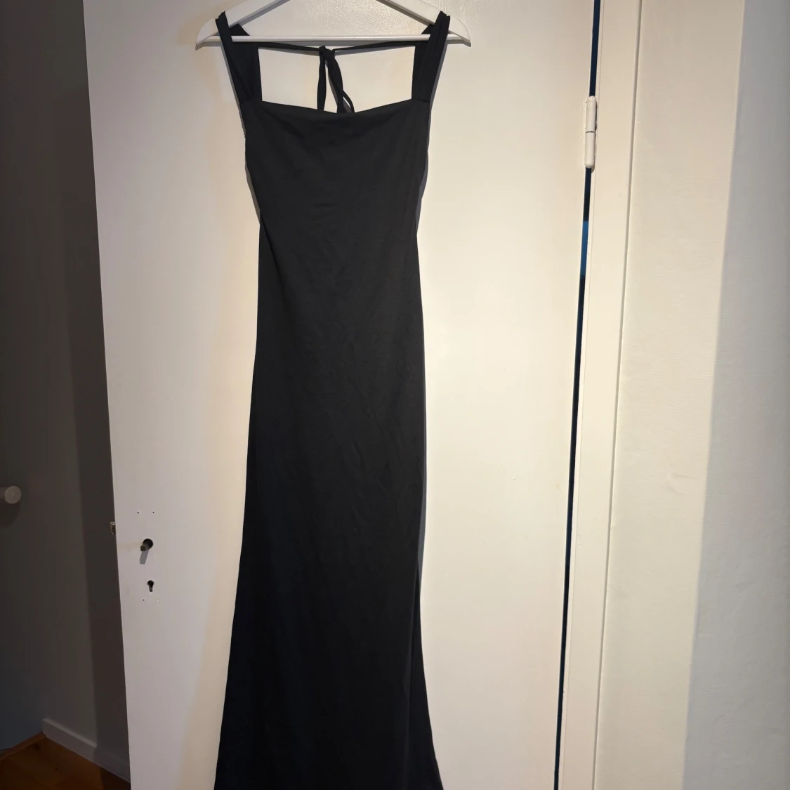 Svart långklänning