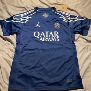 PSG Jordan - PSG fotbollströja med Jordan logga på bröstet. Storlek L