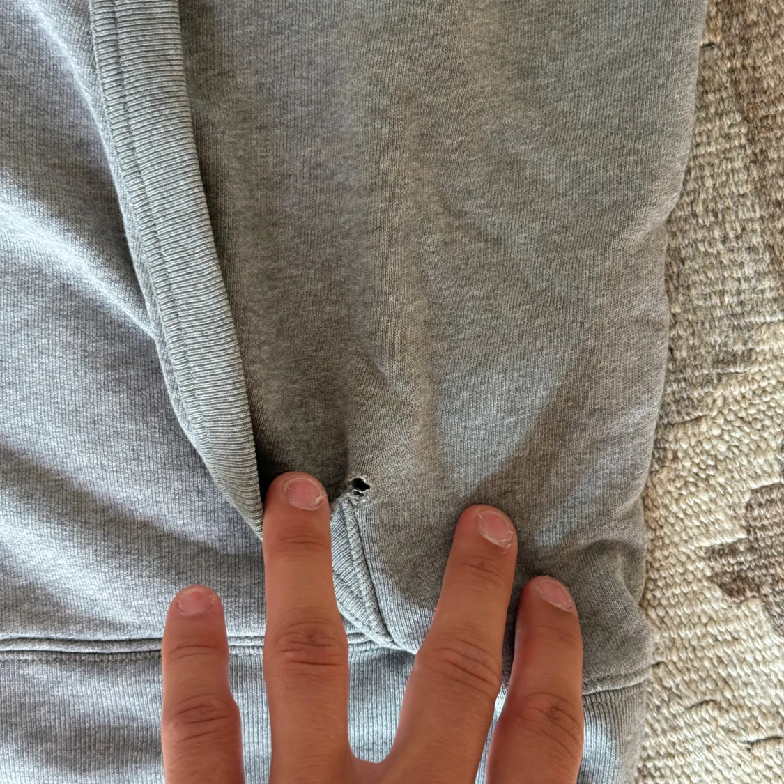 Grå hoodie från Acne Studios - 3