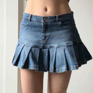 Jeanskjol med volang  - Supersöt kjol i nyskick 💓
