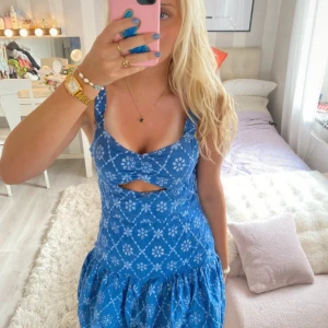 superfin blå klänning från Zara  - Supersöt blå kortklänning,  jag använt endast en gång 💙