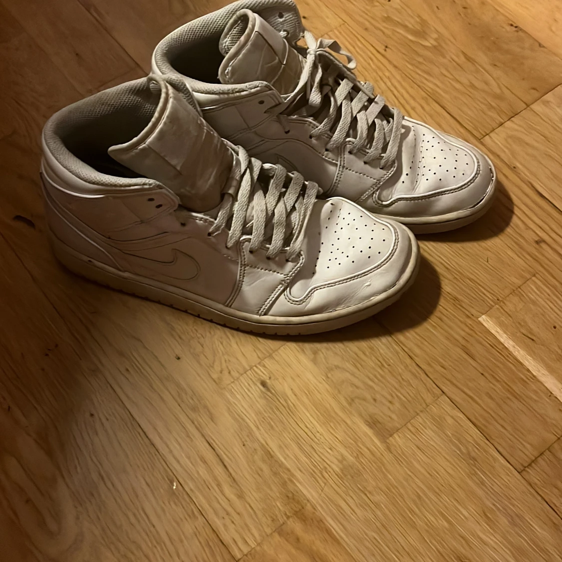 Nike Air Jordan 1 Mid Triple White - 1