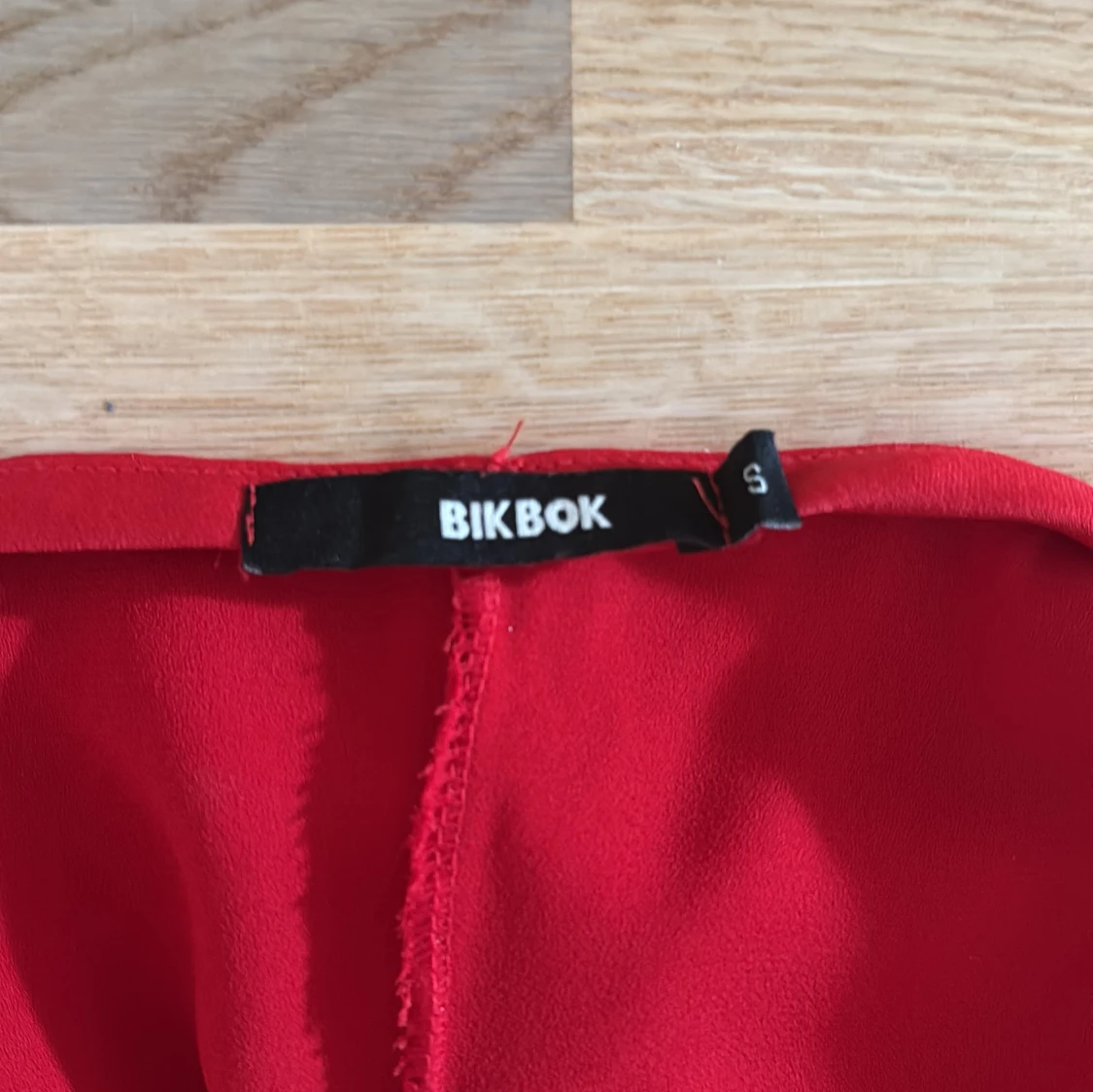 Röd långklänning från BikBok - 1