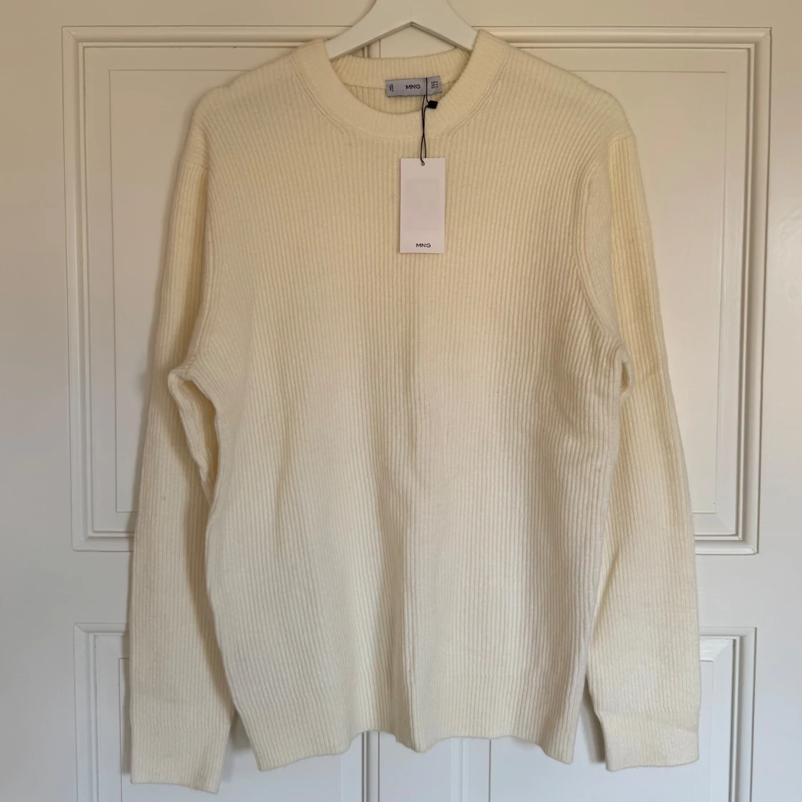 Ribbstickad tröja från Mango