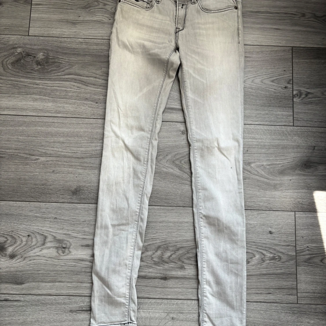 Vit/grå Replay jeans, W27 L32, ny utan prislapp - 1