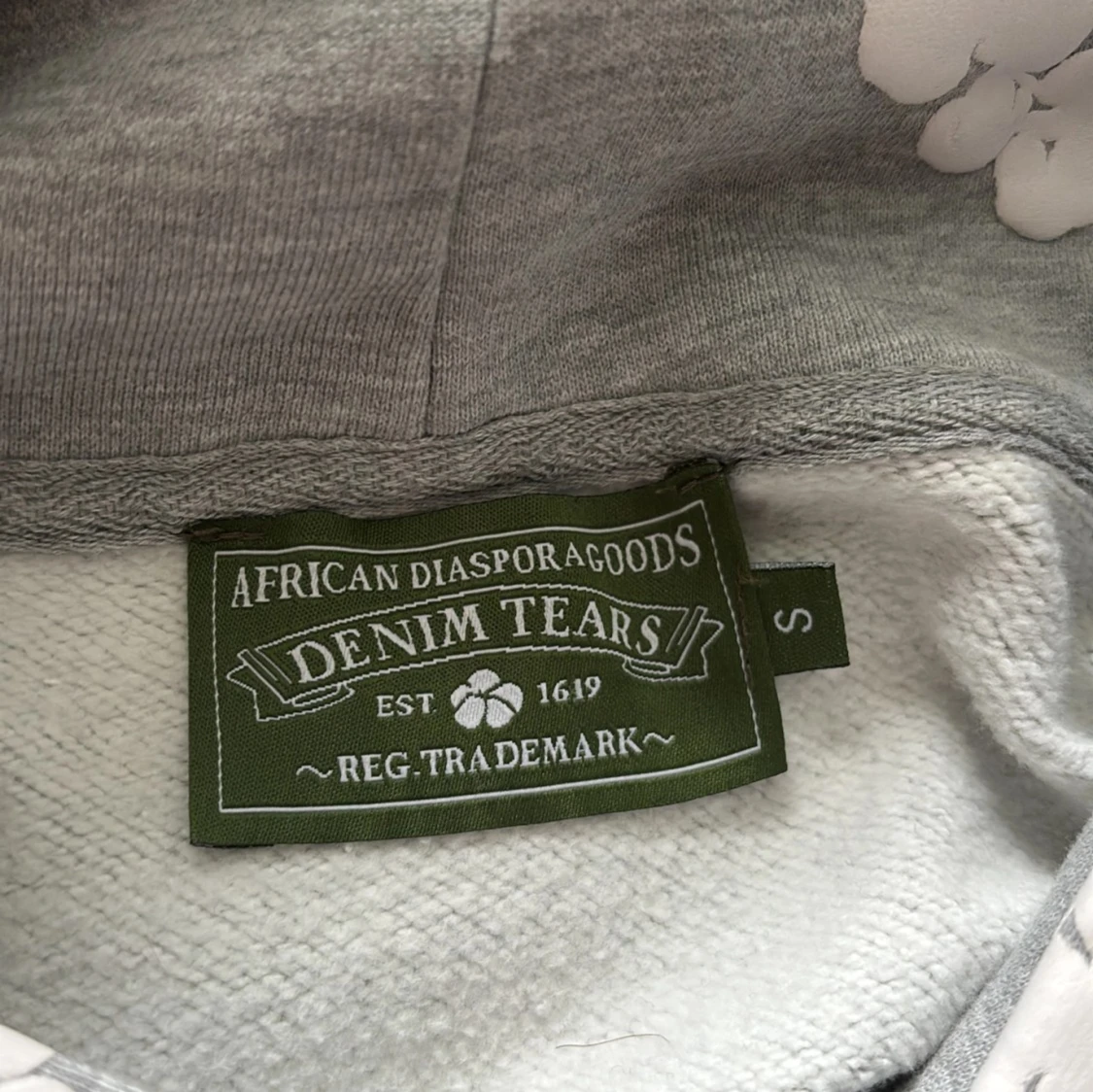 Grå hoodie från Denim Tears med blommor - 91