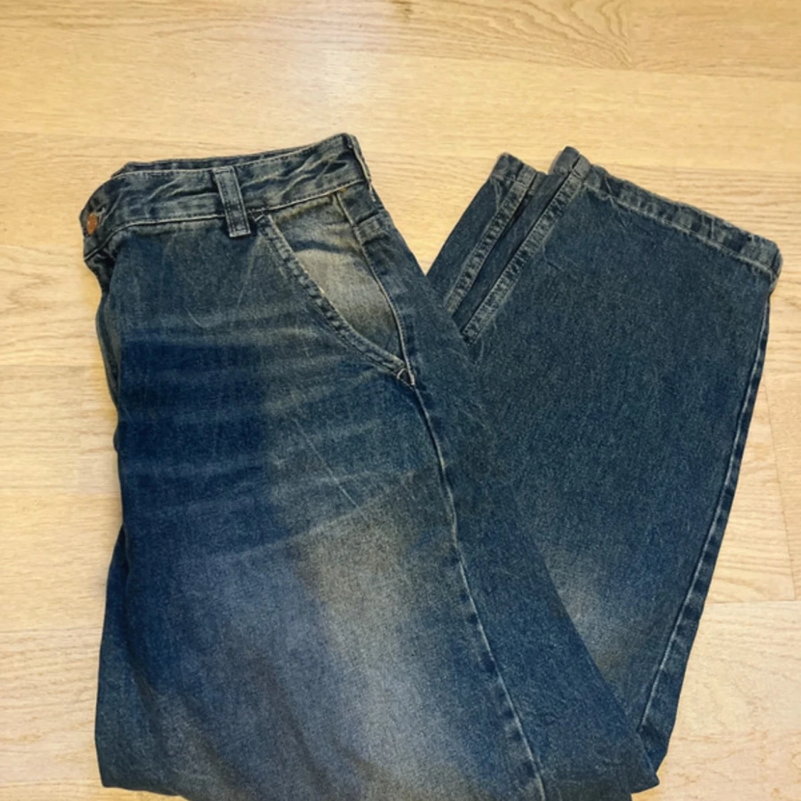 Blå raka jeans med vintagekänsla - 2