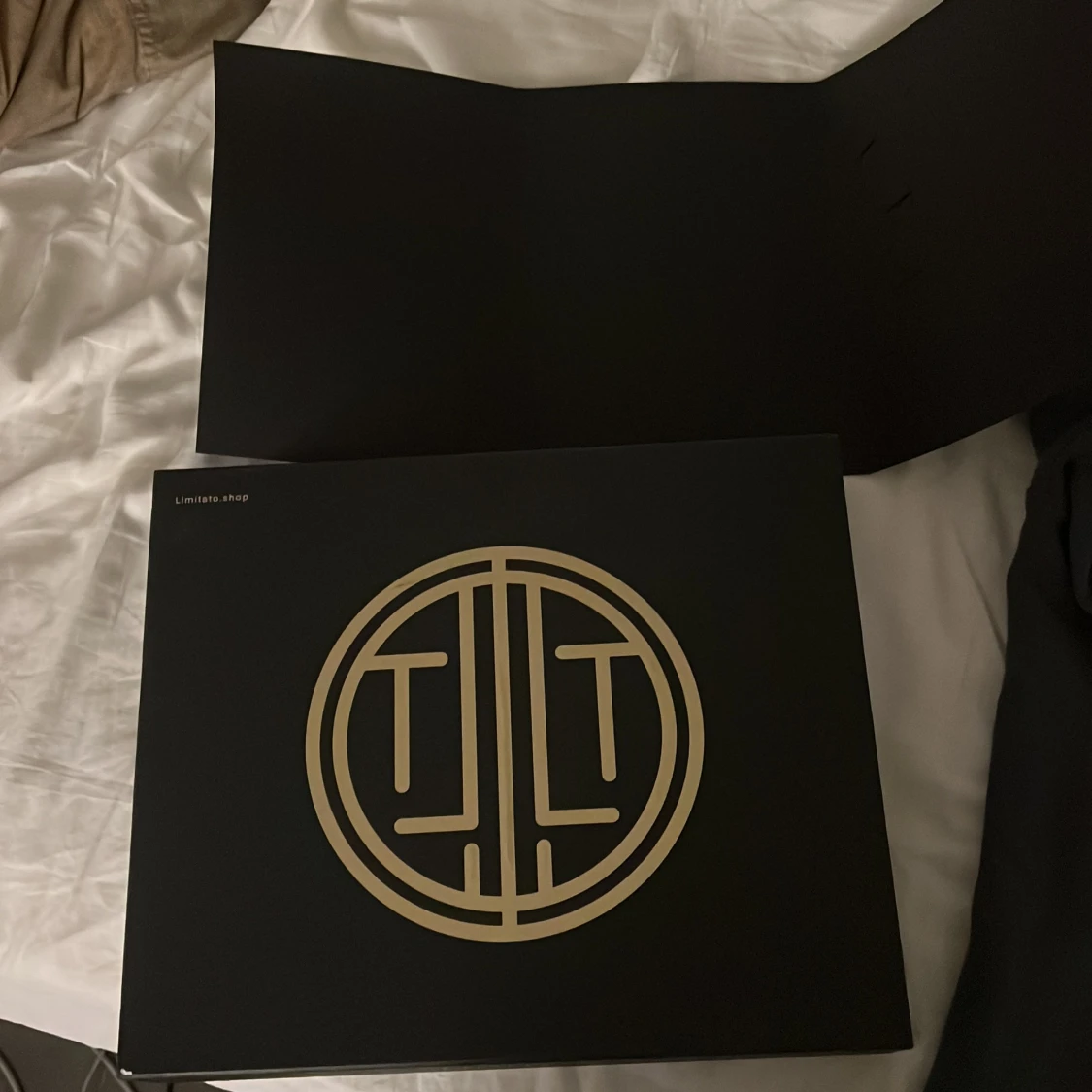 Mörkgrå hoodie från Limitato - 3