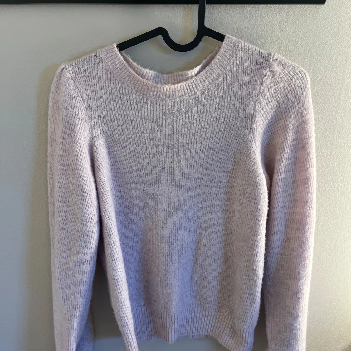 Ljuslila stickad tröja - 1