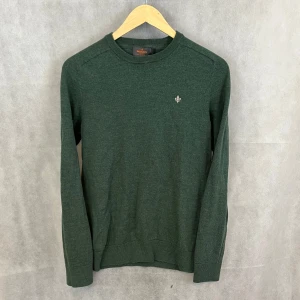 Morris tröja - Riktigt soft Morris tröja, storlek L men passar mer M/S. Modllen är 185. Riktigt fint skick 