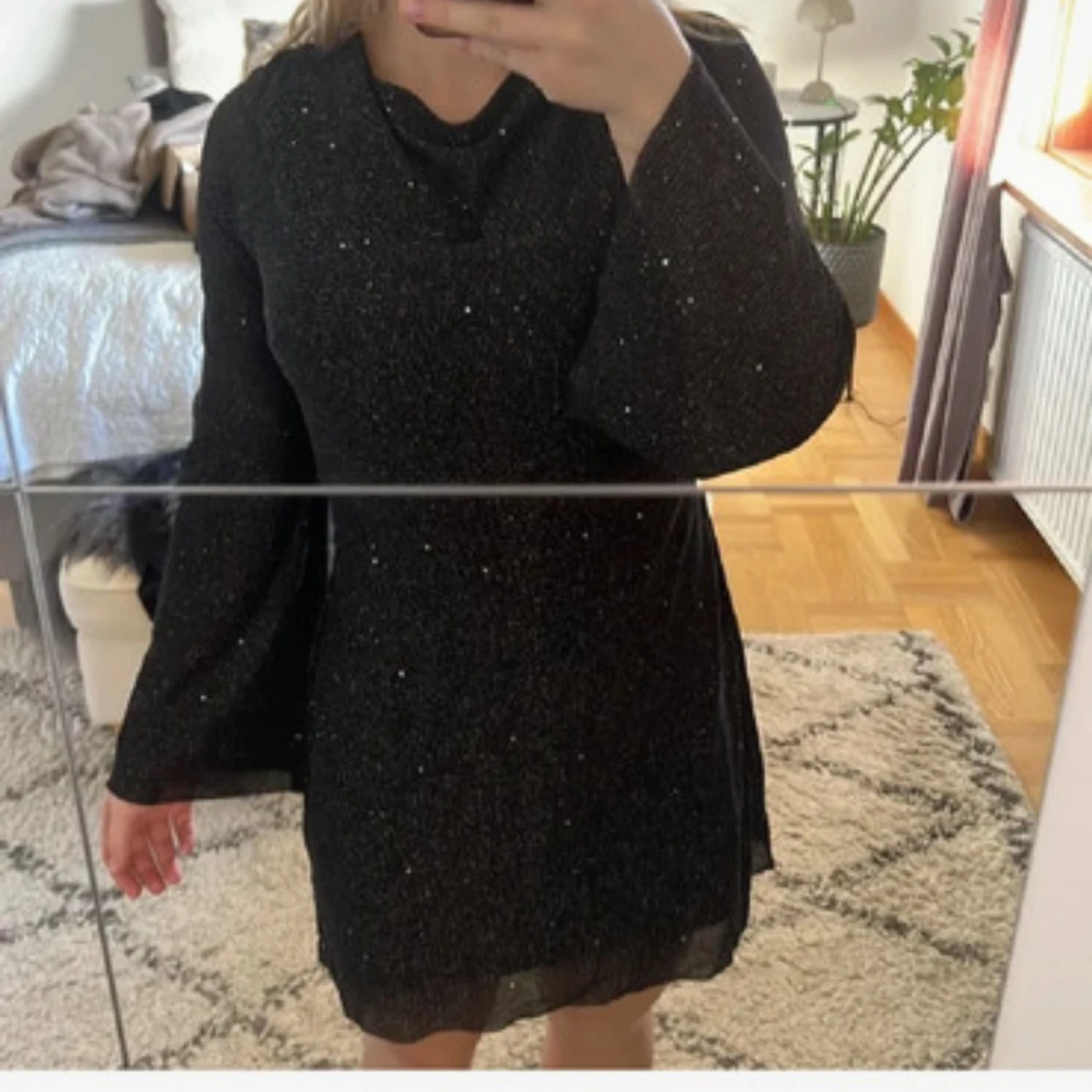 Svart glittrig klänning