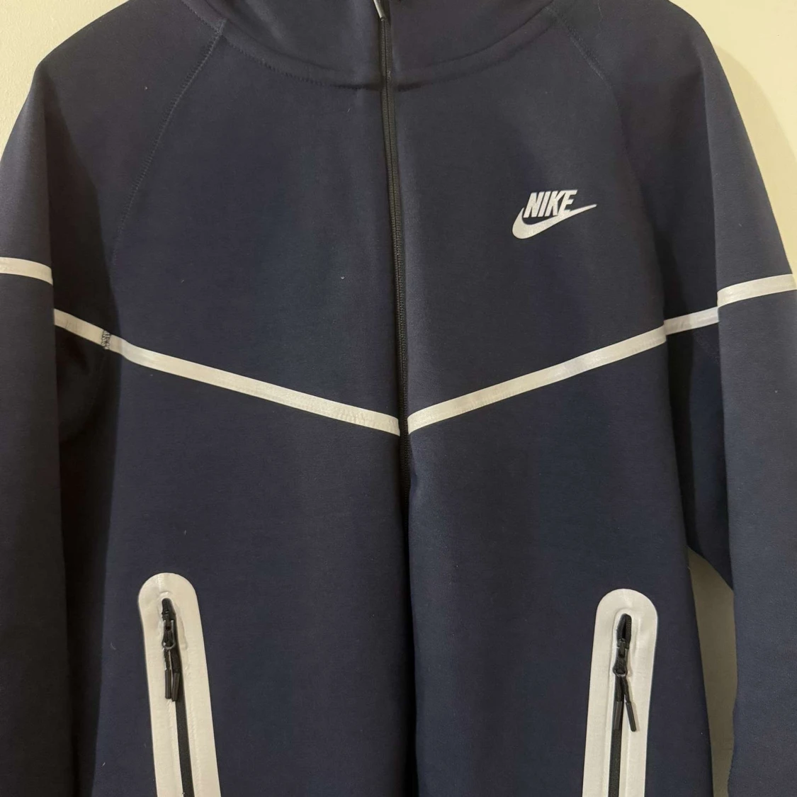 Mörkblå träningsbyxor från Nike