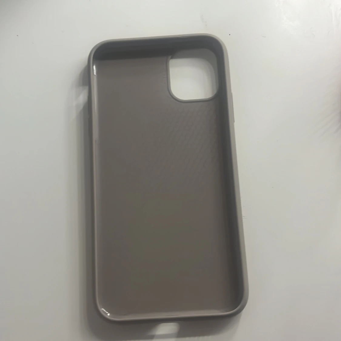 Beige/brunt  mobilskal från Holdit - 1