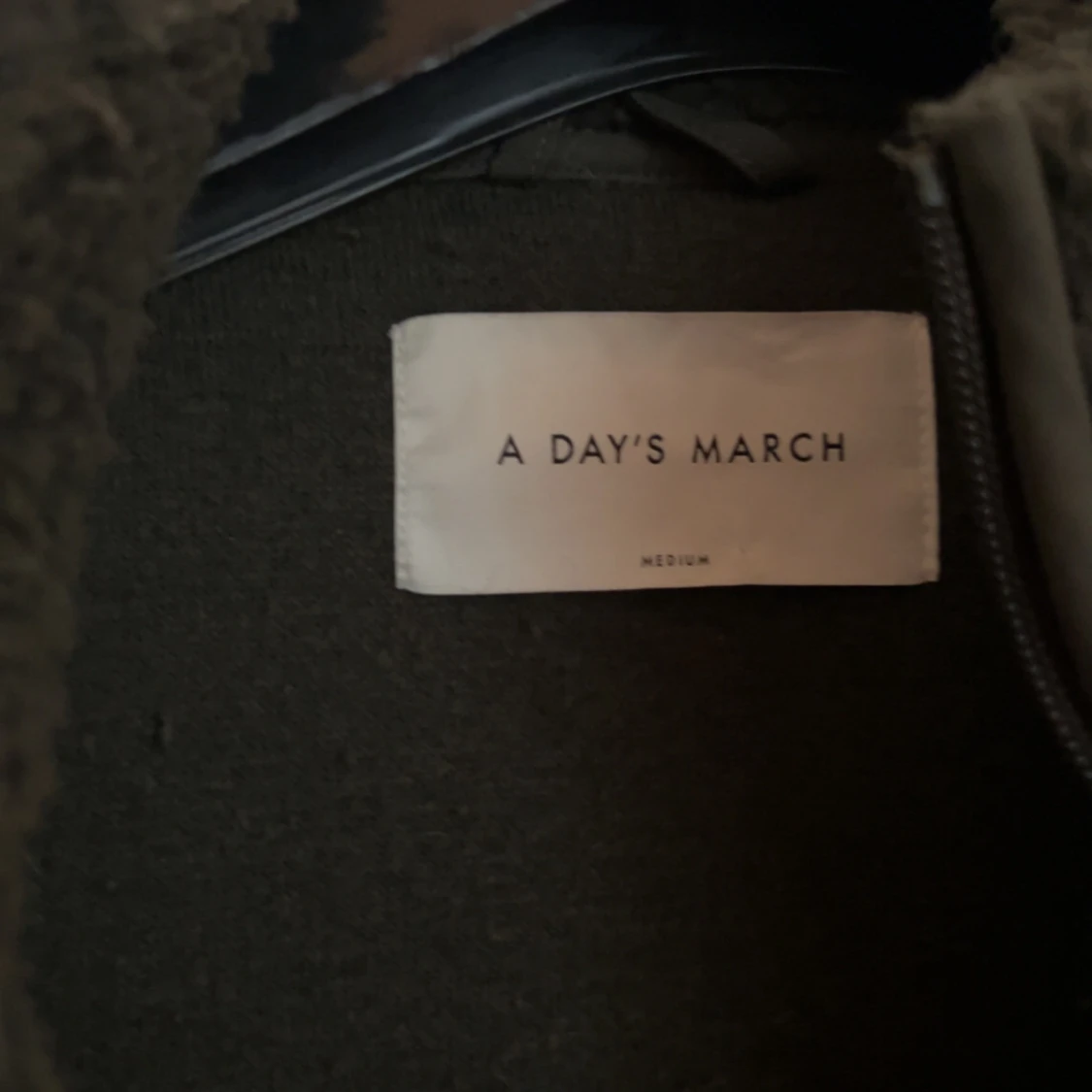 Olivgrön fleeceväst från A Day's March - 1