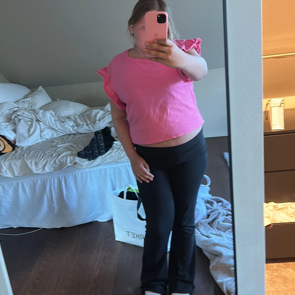 Rosa t-shirt med volangärmar