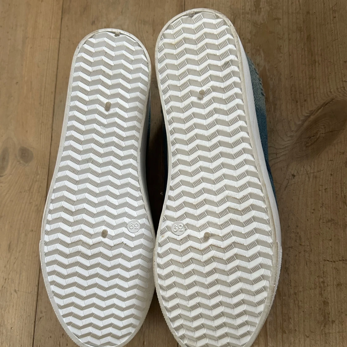 Jeansblå slip-on sneakers från Pop Café - 2