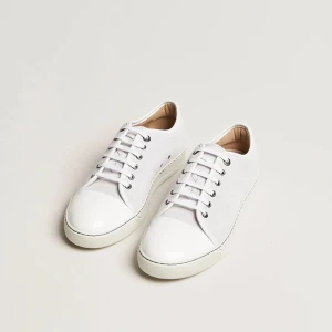 S*ker lanvins vita i bra skick  - Söker vita lanvins i bra skick med glans från strl 43