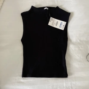 Svart ärmlös topp från Zara - Helt oanvänd med lappen kvar😊💕