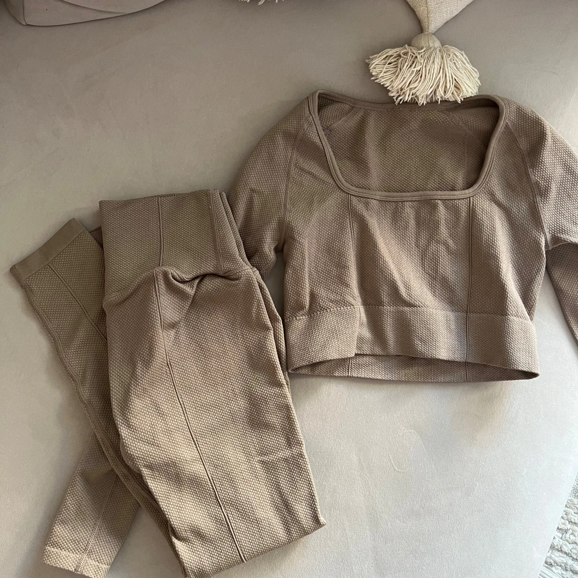 Tights och långärmad top, från Aimn