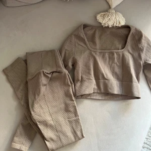 Tights och långärmad top, från Aimn - Storlek S, fint skick 🌸