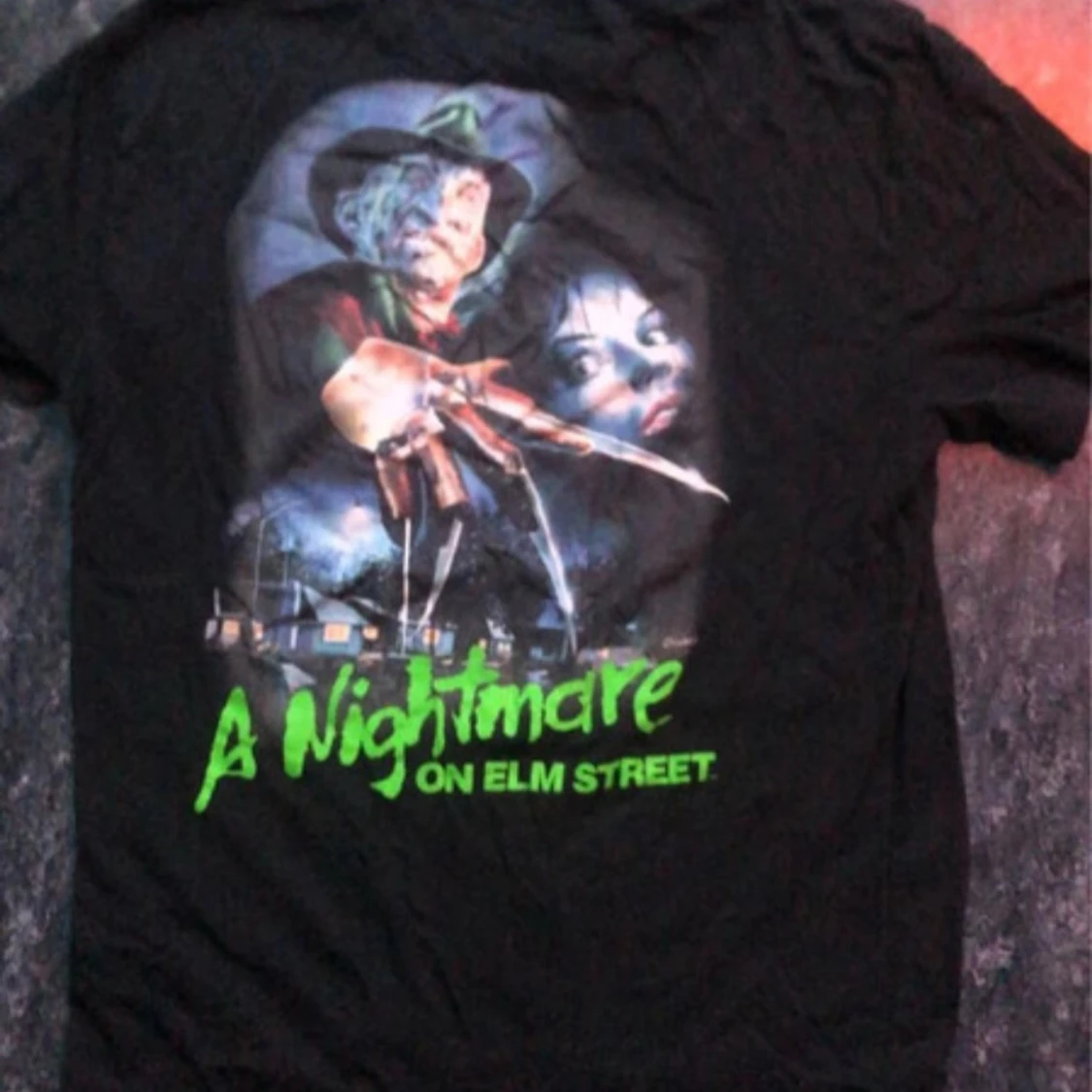 Svart t-shirt med A Nightmare on Elm Street-tryck