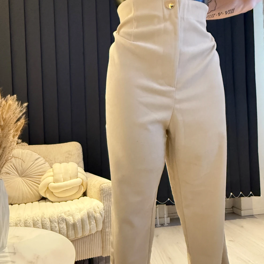 Vita högmidjade byxor - 3