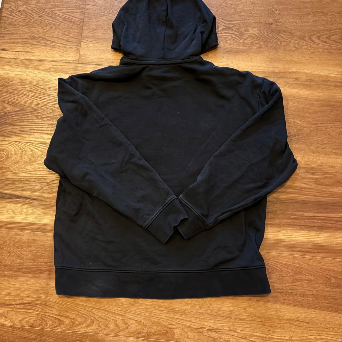 Svart hoodie från Calvin Klein - 1