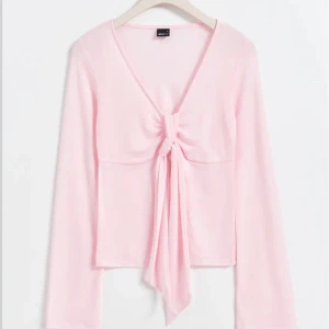 Rosa knyttröja - Säljer denna snygga knyttröja från Gina i strl xxs då den inte har kommit till andvändning Pris kan sänkas 🫶🏻