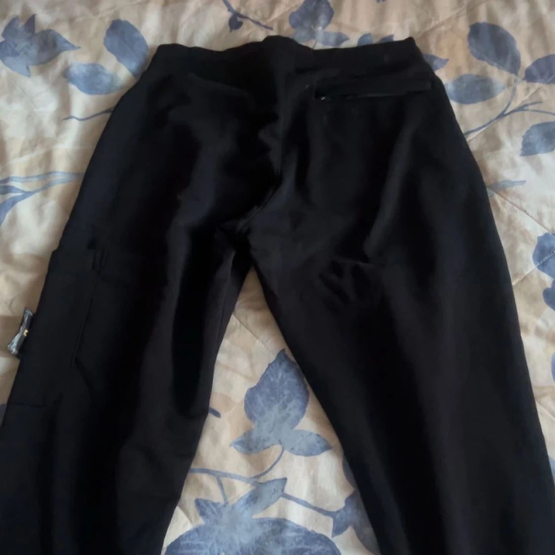 Svarta cargobyxor från Stone Island - 1