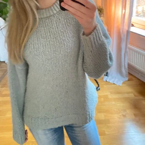 Ljusblå stickad tröja - Ljusblå stickad tröja i bra skick💕. 