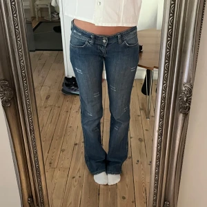 Lågmidjade Jeans - Jättesnygga blåa lågmidjade jeans. 😍