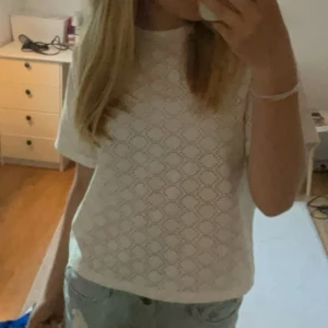 as snygg topp - As snygg tröja i finare material !! Aldrig använd ! Nypris 850❤️