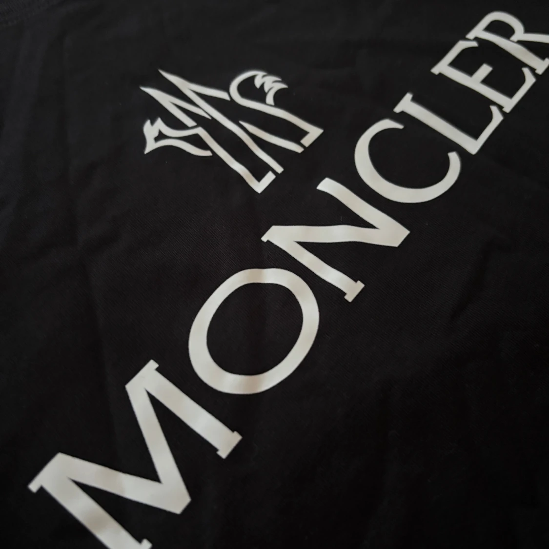 Svart t-shirt från Moncler - 1